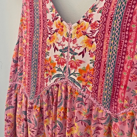 Boutique pink floral top Size Medium - Picture 2 of 7